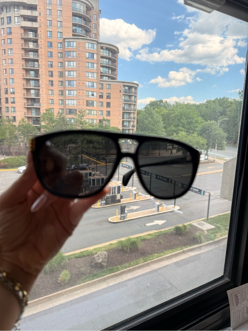 Gucci Black Aviator Sunglasses with Dark Lenses